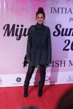 Shibani Dandekar walk the ramp for Mijwan-Summer 2017 Show on 5th March 2017
